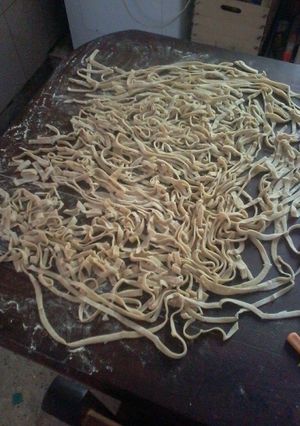Una foto de Tallarines con salsa boloñesa