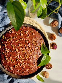 عکسی از دستور کیک شکلاتی گردویی