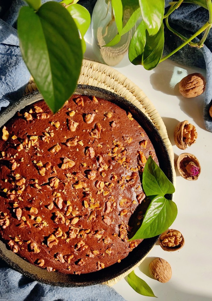 عکسی از دستور کیک شکلاتی گردویی