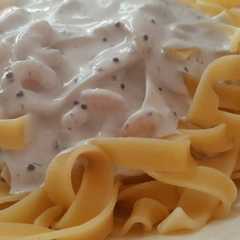 A picture of Tallarines con bechamel marina.