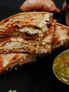 पनीर डबल डेकर पराठा (Paneer Double Decker Paratha recipe in Hindi) रेसिपी मुख्य फोटो