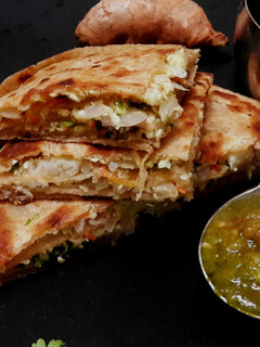 पनीर डबल डेकर पराठा (Paneer Double Decker Paratha recipe in Hindi) रेसिपी मुख्य फोटो