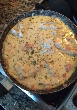 Una foto de Pollo en crema de leche