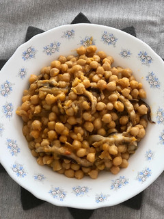 Una foto de Garbanzos con shiitake