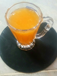 ફ્રેશ ઓરેન્જ જ્યુસ (Fresh Orange Juice Recipe In Gujarati) રેસીપી મુખ્ય ફોટો