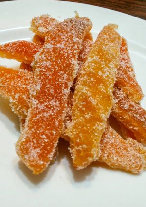 Una foto de Cáscaras de naranja confitadas