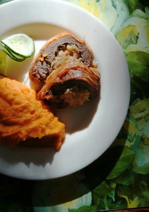 Savanyú káposztával töltött szűzpecsenye édesburgonya pürével recept fotója