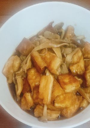 Hình của món Đậu hủ chiên xào nấm.
