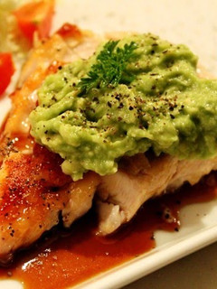A picture of Chicken Steak with Avocado Sauce.