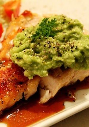A picture of Chicken Steak with Avocado Sauce.