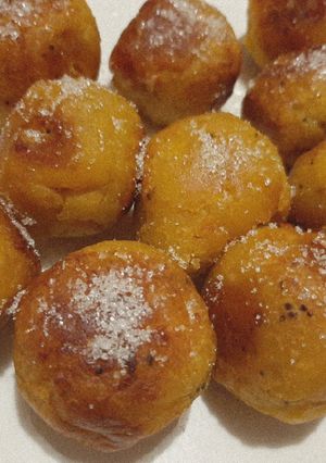 Una foto de Bolitas de plátano rellenas