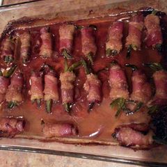 A picture of bacon wrapped green beans.