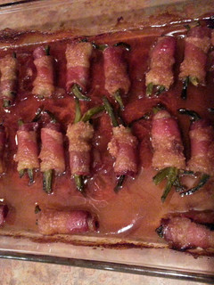 A picture of bacon wrapped green beans.