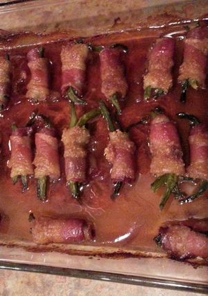 A picture of bacon wrapped green beans.