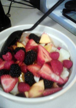 A picture of kassanis very berry fruit salad.