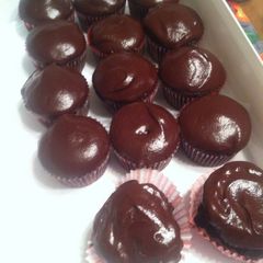 A picture of Dark Chocolate Cupcakes.