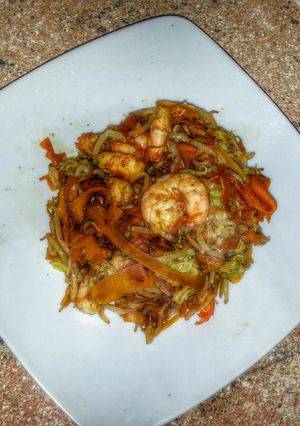 A picture of Yummy shrimp and mung beans skillet.