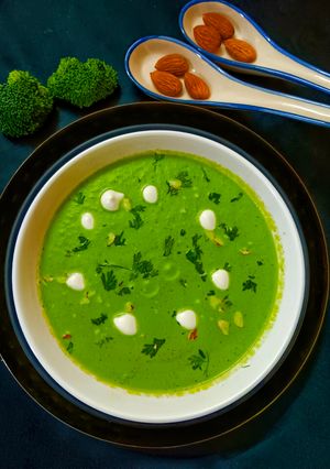 ब्रोकोली आलमंड सूप (Broccoli Almond Soup) रेसिपी मुख्य फोटो