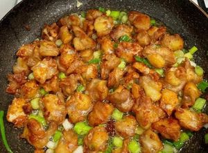 Hình của món Thịt rang cháy cạnh.