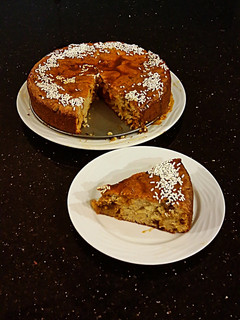 A picture of Apple Cinnamon Spice Cake.