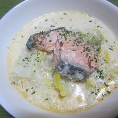 A picture of Salmon & Chinese Cabbage Milk Soup.