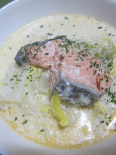 A picture of Salmon & Chinese Cabbage Milk Soup.