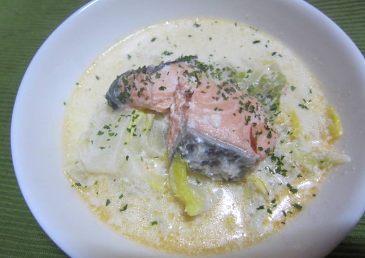 Recipe of Perfect Salmon &amp; Chinese Cabbage Milk Soup