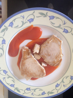 Una foto de Lomo de atún con tomate