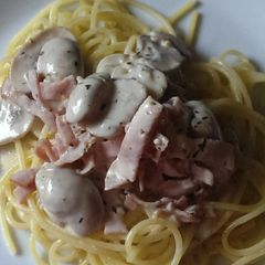 A picture of Cream, Ham, and Mushroom Sauce.