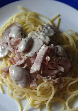 A picture of Cream, Ham, and Mushroom Sauce.