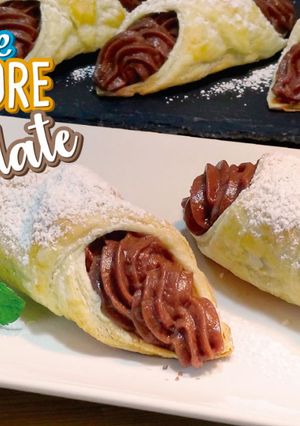 Foto principal de Cañas de hojaldre rellenas de crema de chocolate
