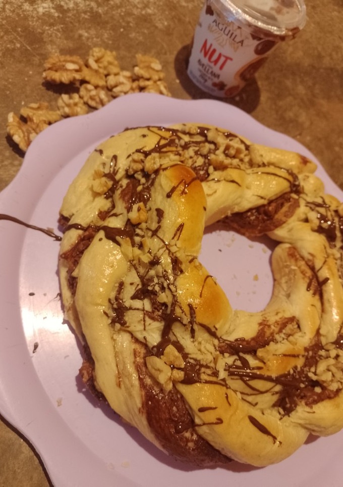 Una foto de Rosca de Pascua trenzada rellena