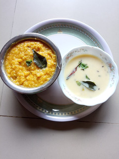 વઘારેલી ખીચડી કઢી (Vaghareli Khichdi Kadhi Recipe In Gujarati) રેસીપી મુખ્ય ફોટો