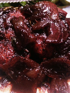 A picture of Sherry chicken with pearl onions.