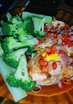 Foto resep Chicken Pan Seared with Egg & Broccoli