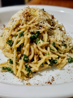 Una foto de PASTA🍜,Perejíl🌿y Almendras, a la Carbonara...!