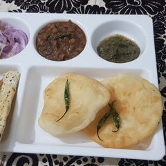 Bhature chole A picture of Bhature chole.
