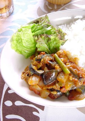 A picture of Curried Summer Veggies & Pork Simmered with Tomatoes.