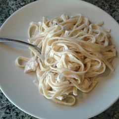 A picture of Chicken Fettuccini Alfredo.