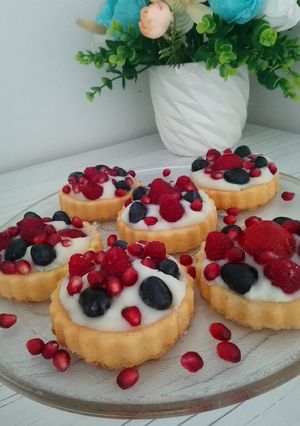 O poză a rețetei Tarte cu cremă de lămâie 🍋🍇🍓.
