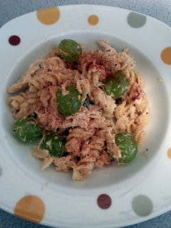 A picture of chicken and grape salad.