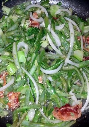 A picture of SugaMamas Stirfry 3 Green Vegetable Medley With Bacon.
