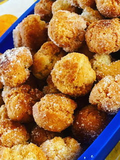 Foto di Castagnole con mandorle, succo di mandarini e cannella