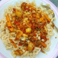 A picture of Macaroni and Vegetables soup.