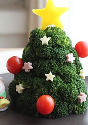 A picture of Broccoli Christmas Tree Salad.