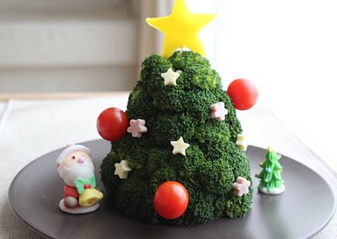 Broccoli Christmas Tree Salad