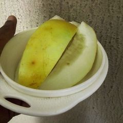 A picture of Golden Melon/Sweet Melon/Honey Dew Wedges.