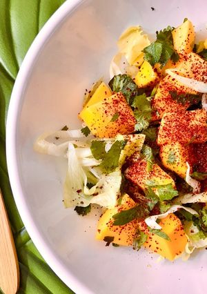 Hình của món 🌱 Salad Xoài Ngò (Raw Vegan).