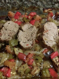 Una foto de Solomillo de cerdo con verduras