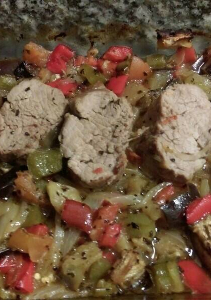 Una foto de Solomillo de cerdo con verduras